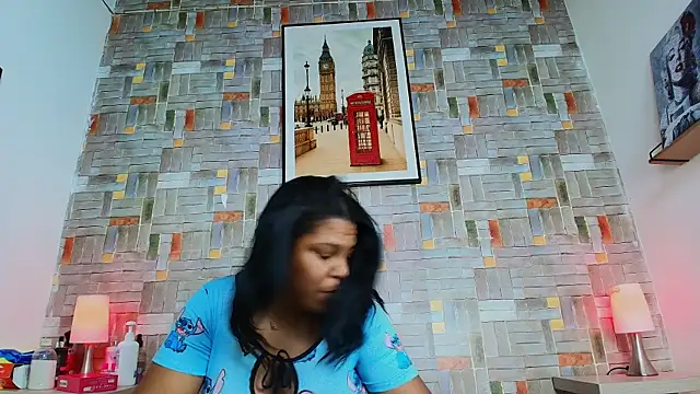 naomi campbel  online show from 18, 12, 2025