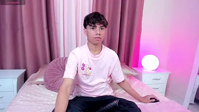 Snapshot of Honeymoon_sariel chatting on 22, 10, 2025 Honeymoon sariel online show from 22, 10, 2025