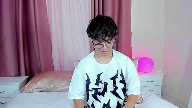 Snapshot of Honeymoon_sariel chatting on 15, 12, 2025 Honeymoon sariel online show from 15, 12, 2025