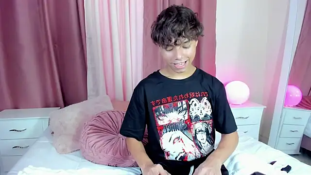 Snapshot of Honeymoon_sariel chatting on 17, 12, 2025 Honeymoon sariel online show from 17, 12, 2025