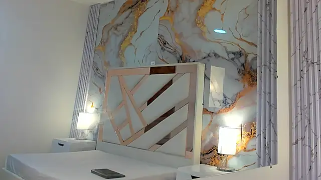 Megan Sweetas online show from 19, 9, 2025