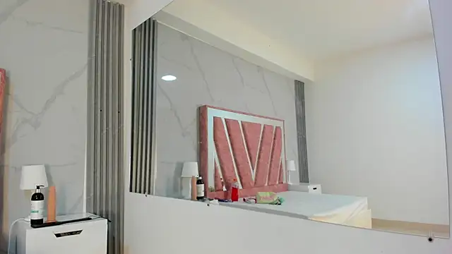 Megan Sweetas online show from 29, 10, 2025