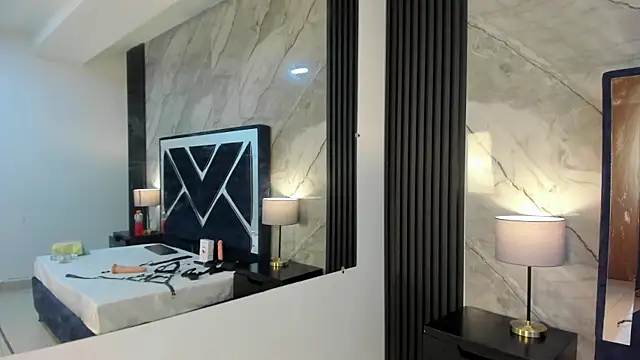 Megan Sweetas online show from 21, 11, 2025