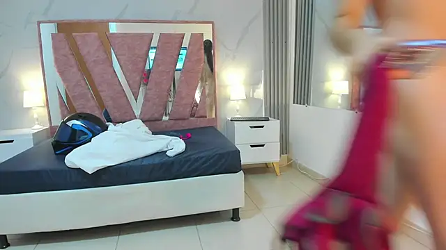 Megan Sweetas online show from 15, 12, 2025