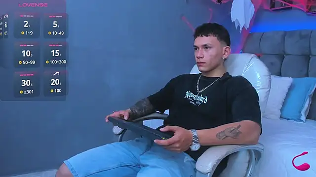 Thomas moon online show from 1, 11, 2025