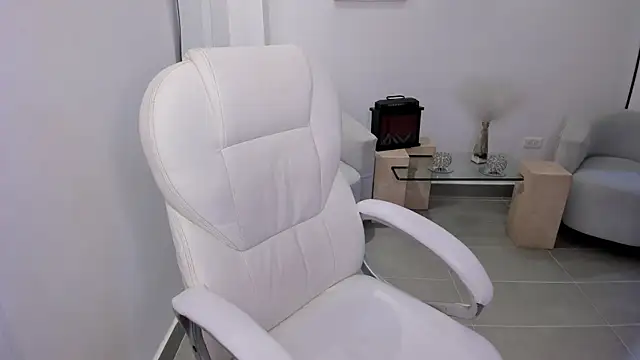 Snapshot of Karliie_kloss_ chatting on 9, 10, 2025 Karliie kloss online show from 9, 10, 2025