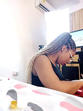 Elowen Clark online show from 14, 2, 2026