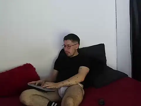 Snapshot of Letorres96 chatting on 11, 4, 2026 Letorres96 online show from 11, 4, 2026