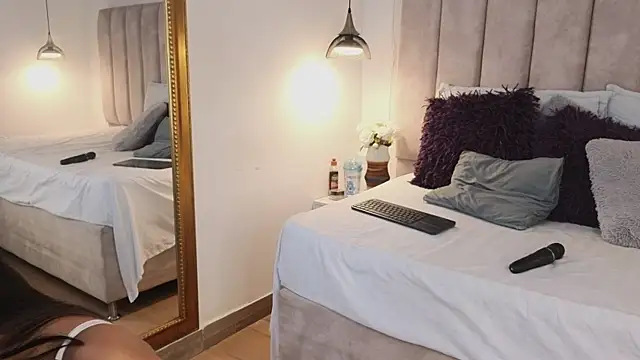 arianaa miller  online show from 19, 10, 2025