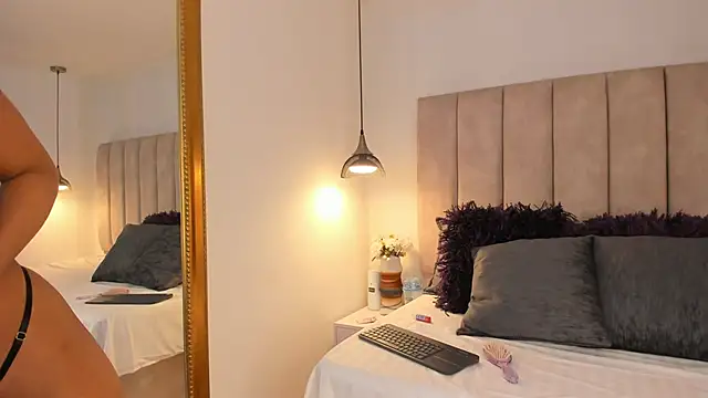 arianaa miller  online show from 15, 11, 2025