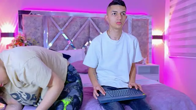 NickandAbby  online show from 6, 10, 2025