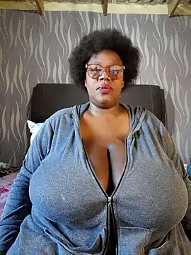 Snapshot of BoobsQueen46K chatting on 11, 6, 2026 BoobsQueen46K online show from 11, 6, 2026