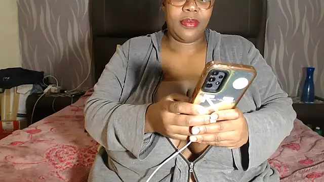 Snapshot of BoobsQueen46K chatting on 10, 7, 2026 BoobsQueen46K online show from 10, 7, 2026