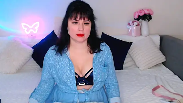 Snapshot of Bella_Hillss chatting on 2, 10, 2025 Bella Hillss online show from 2, 10, 2025