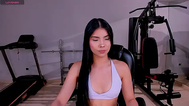 MiaLaurence online show from 21, 3, 2026