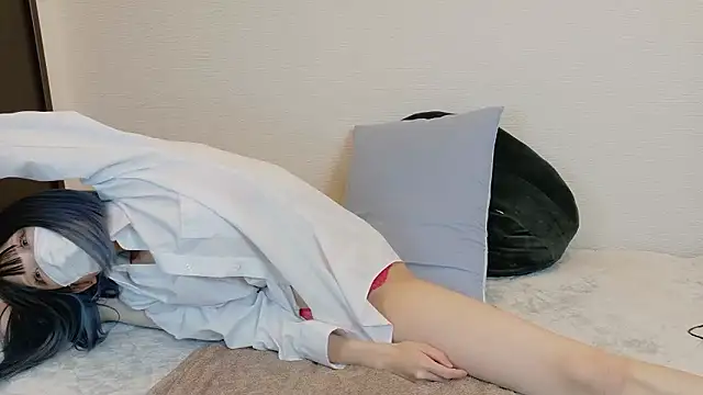 Snapshot of sarina_at chatting on 22, 11, 2025 sarina at online show from 22, 11, 2025