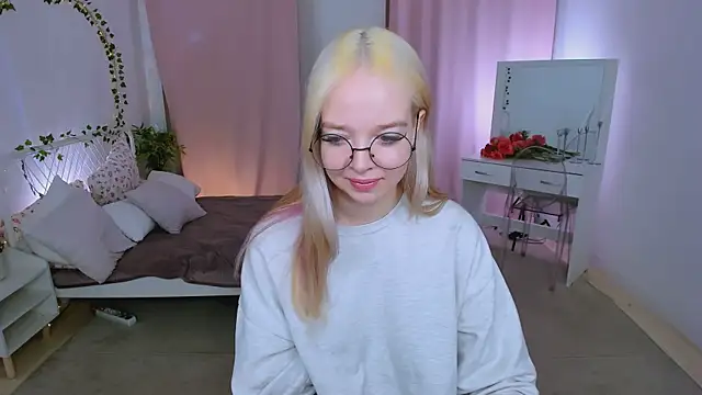 BellaMontgomery online show from 25, 3, 2026