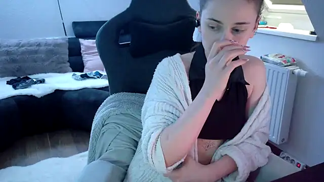 Snapshot of Melly4You chatting on 19, 5, 2026 Melly4You online show from 19, 5, 2026