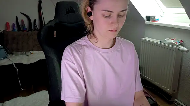 Snapshot of Melly4You chatting on 21, 5, 2026 Melly4You online show from 21, 5, 2026