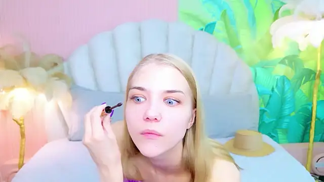 Snapshot of 4example_Chloe chatting on 22, 6, 2026 4example Chloe online show from 22, 6, 2026