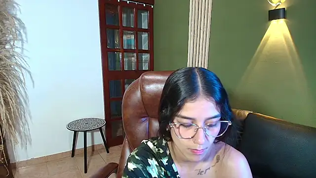 Snapshot of DanielaMonroe chatting on 21, 10, 2025 DanielaMonroe online show from 21, 10, 2025