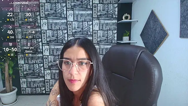 Snapshot of DanielaMonroe chatting on 29, 10, 2025 DanielaMonroe online show from 29, 10, 2025