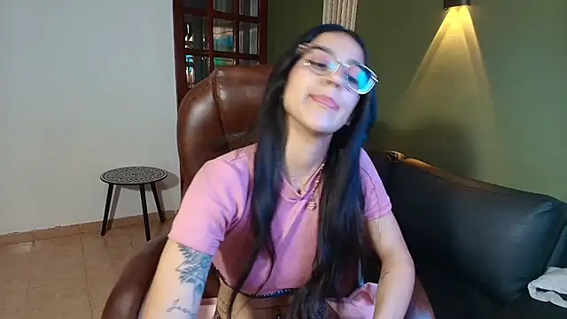 Snapshot of DanielaMonroe chatting on 4, 11, 2025 DanielaMonroe online show from 4, 11, 2025