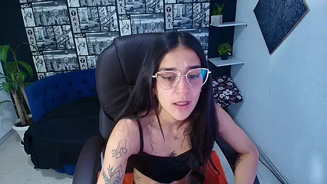 Snapshot of DanielaMonroe chatting on 15, 12, 2025 DanielaMonroe online show from 15, 12, 2025