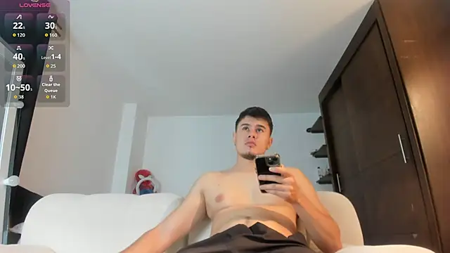 Snapshot of twinguys chatting on 15, 11, 2025 twinguys online show from 15, 11, 2025