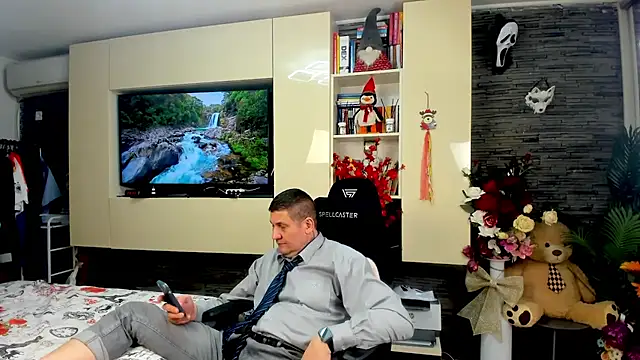 SpartacusDaddy48 online show from 8, 4, 2026