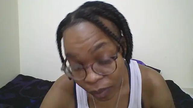 Miss-Hennessy online show from 8, 9, 2025