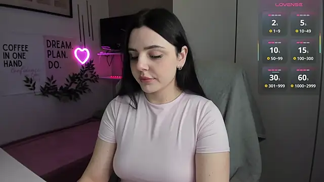 LiaWoow online show from 5, 12, 2025