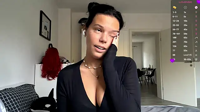 MaydaCornwall online show from 22, 10, 2025