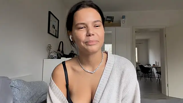 MaydaCornwall online show from 3, 12, 2025