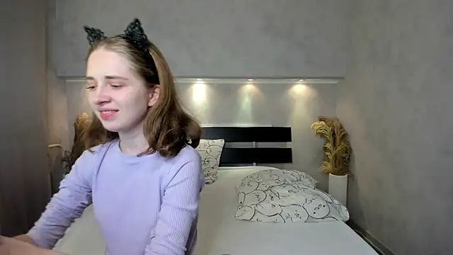 Snapshot of Camilla_Kelly chatting on 4, 10, 2025 Camilla Kelly online show from 4, 10, 2025