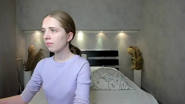 Snapshot of Camilla_Kelly chatting on 5, 10, 2025 Camilla Kelly online show from 5, 10, 2025