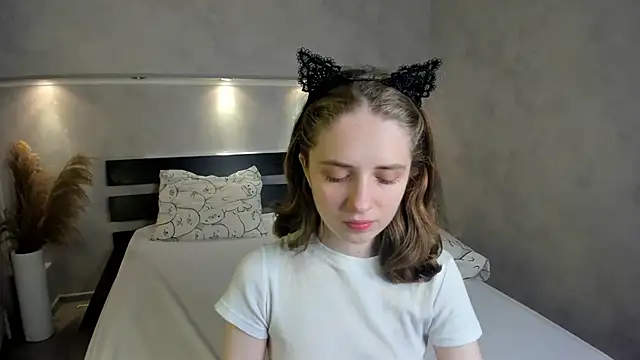 Snapshot of Camilla_Kelly chatting on 6, 10, 2025 Camilla Kelly online show from 6, 10, 2025