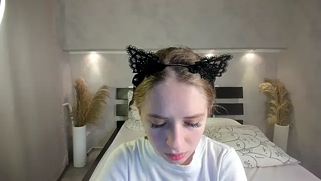 Snapshot of Camilla_Kelly chatting on 11, 10, 2025 Camilla Kelly online show from 11, 10, 2025