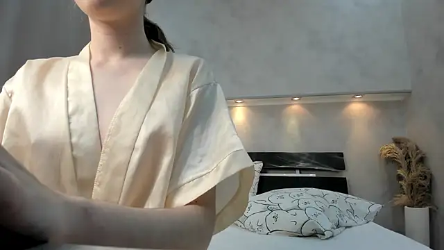 Camilla Kelly online show from 3, 11, 2025