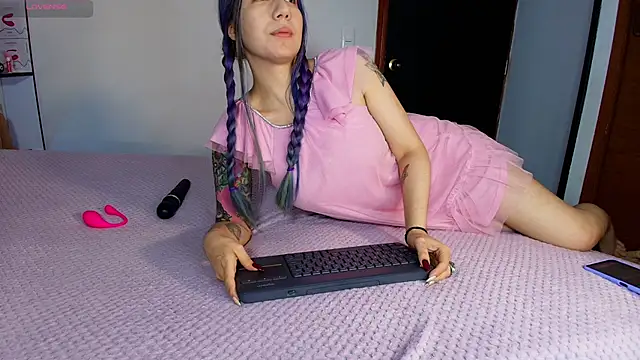 karlamoon23 online show from 18, 4, 2026