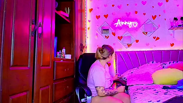 Snapshot of Anny_Hurtado chatting on 16, 12, 2025 Anny Hurtado online show from 16, 12, 2025