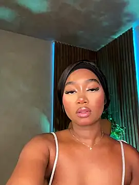 alisonn moon online show from 26, 10, 2025