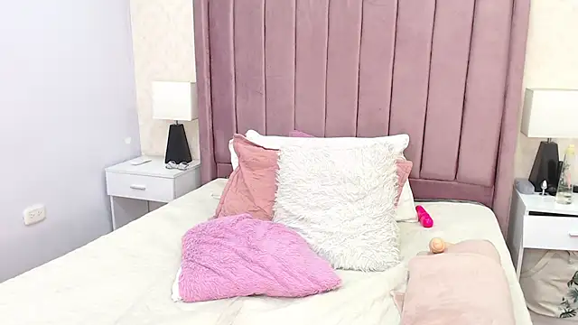 AriannaAdames online show from 18, 4, 2026