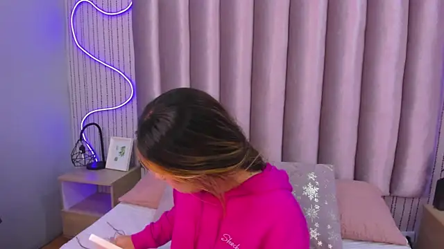 SamanthaPeachss online show from 6, 11, 2025