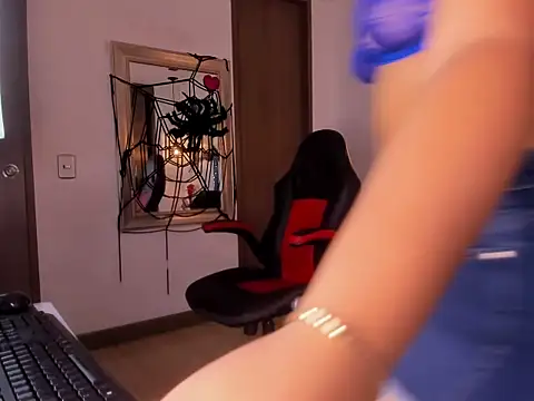 Snapshot of karol_dl chatting on 28, 10, 2025 karol dl online show from 28, 10, 2025