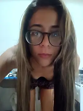 Snapshot of vivizinha27 chatting on 12, 5, 2026 vivizinha27 online show from 12, 5, 2026