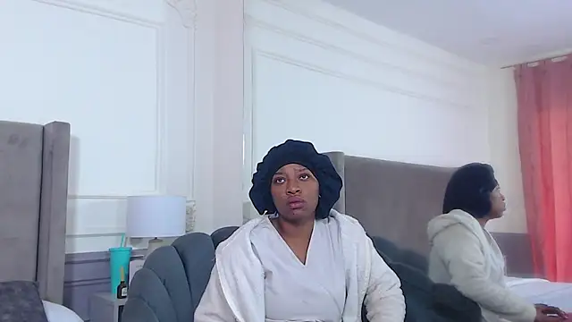 Snapshot of NatashaSilver chatting on 25, 11, 2025 NatashaSilver online show from 25, 11, 2025