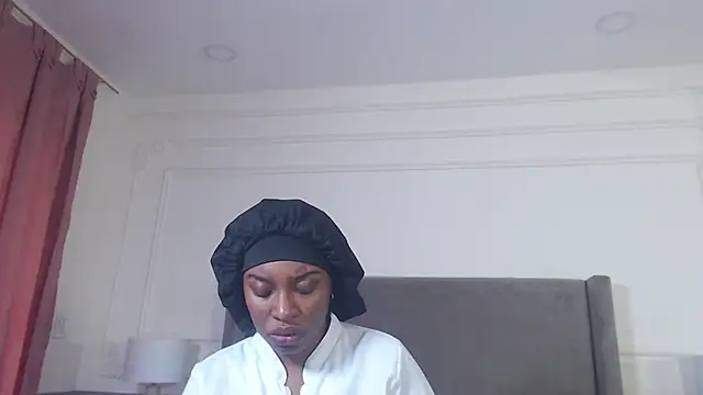 Snapshot of NatashaSilver chatting on 16, 12, 2025 NatashaSilver online show from 16, 12, 2025