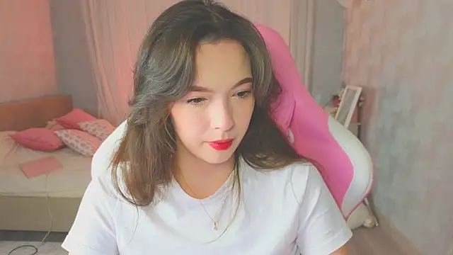 Snapshot of yuna_sunshy chatting on 16, 10, 2025 yuna sunshy online show from 16, 10, 2025