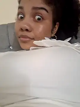 Snapshot of madelene chatting on 8, 12, 2024 madelene online show from 8, 12, 2024